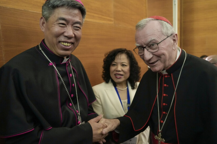 Parolin and Shen Bin. China and Vatican